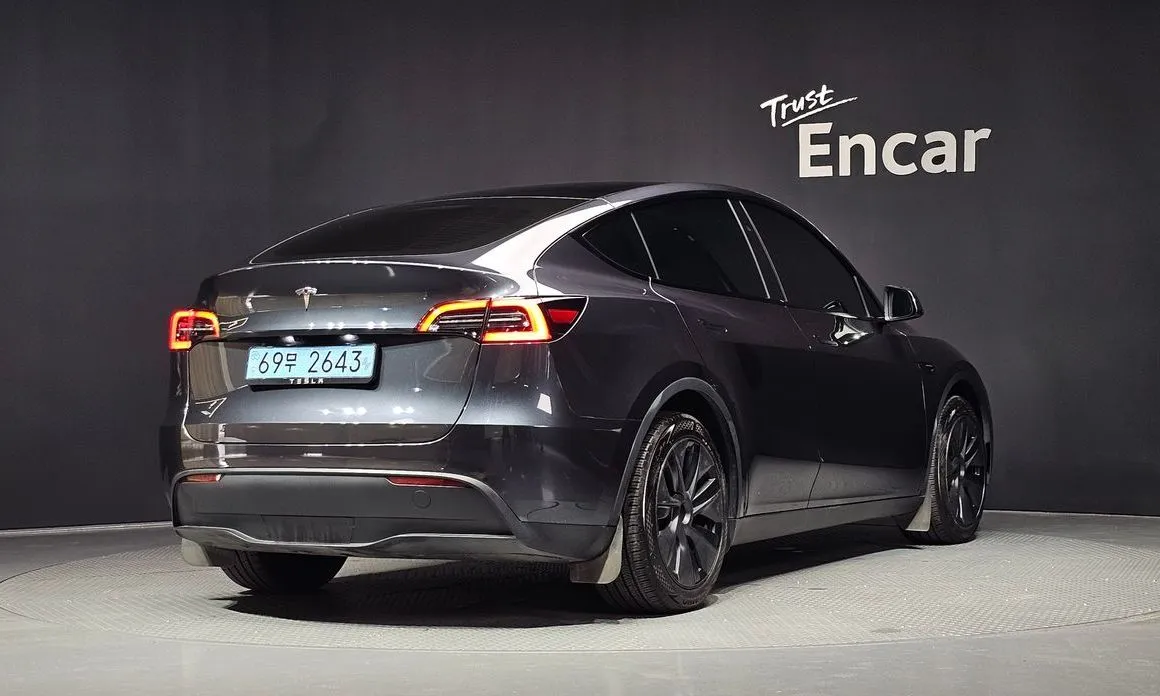 Tesla Model Y — фото 8