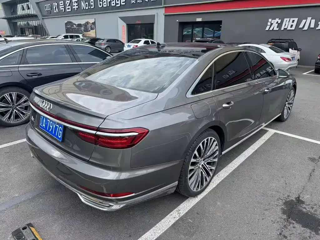 Audi A8 — фото 8