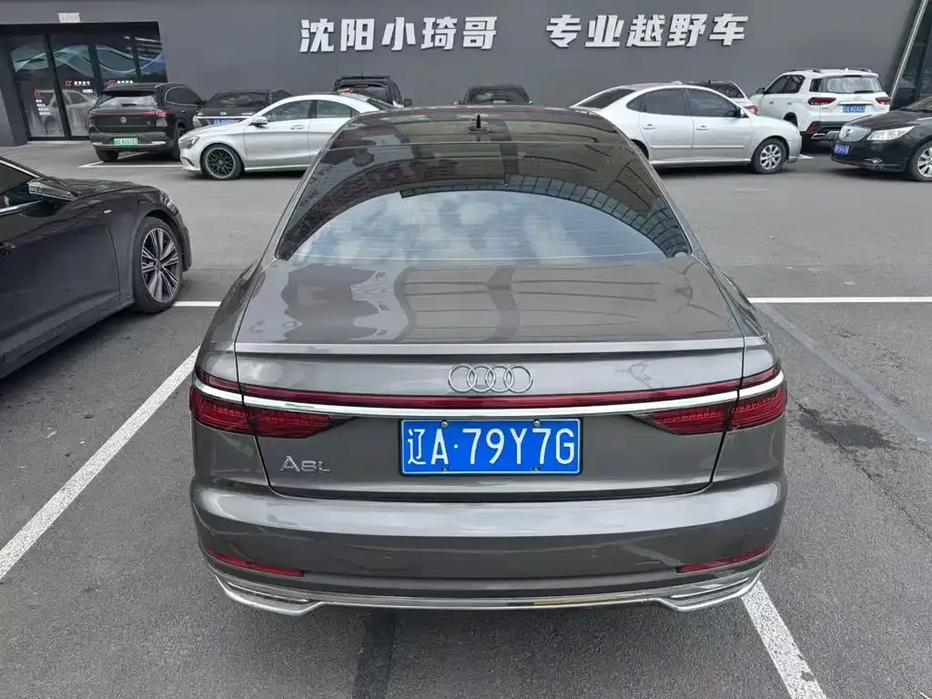 Audi A8 — фото 5