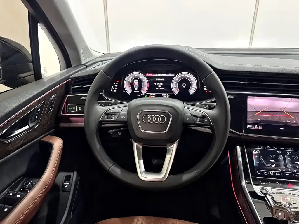 Audi Q7 — фото 10