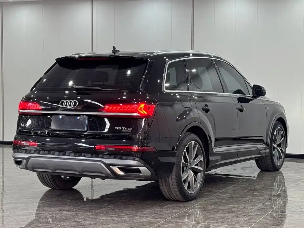 Audi Q7 — фото 6