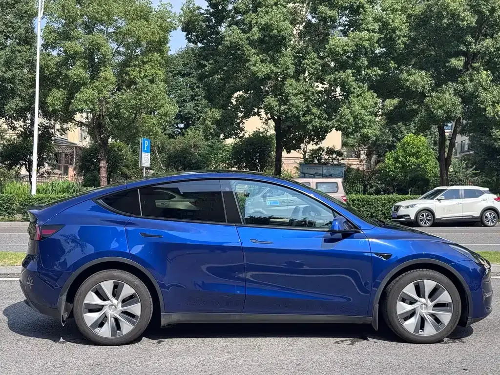 Tesla Model 3 — фото 9