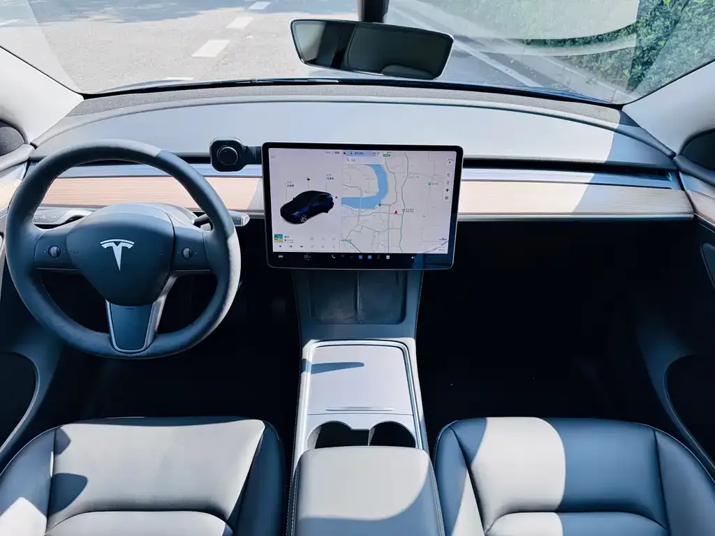 Tesla Model 3 — фото 3