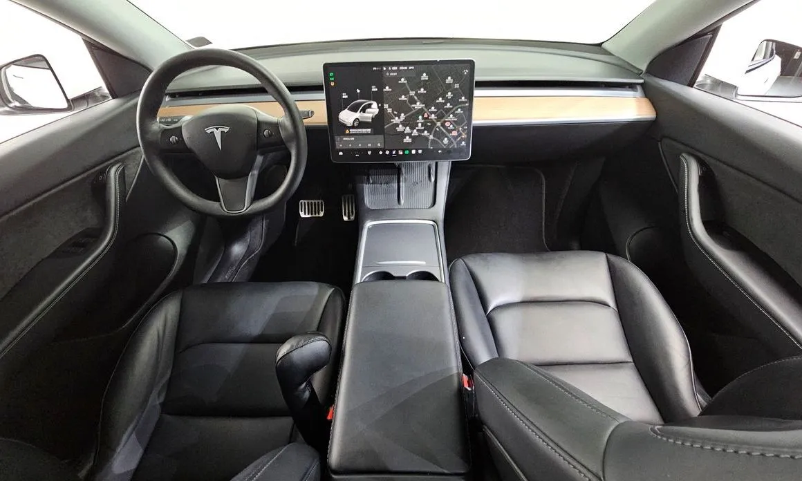 Tesla Model Y — фото 9