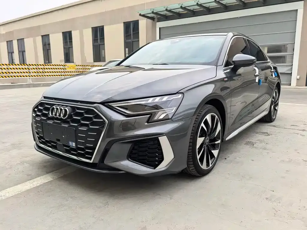 Audi A3 — фото 1