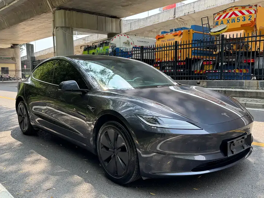 Tesla Model 3 — фото 7