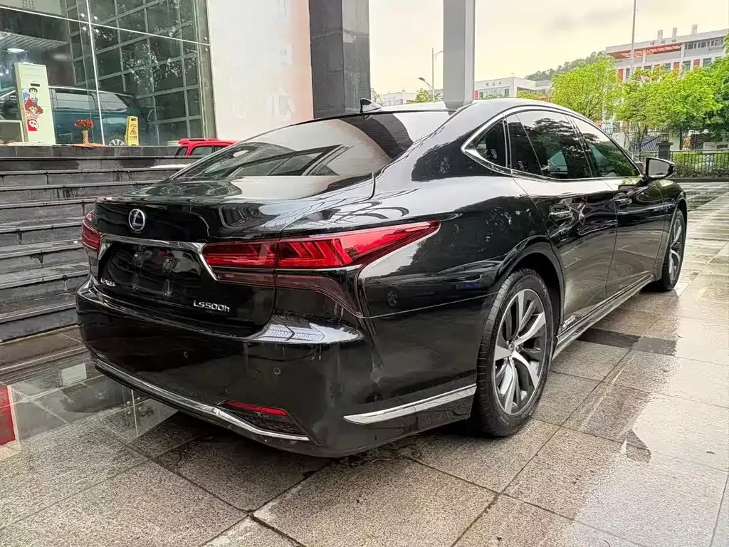 Lexus LS — фото 10