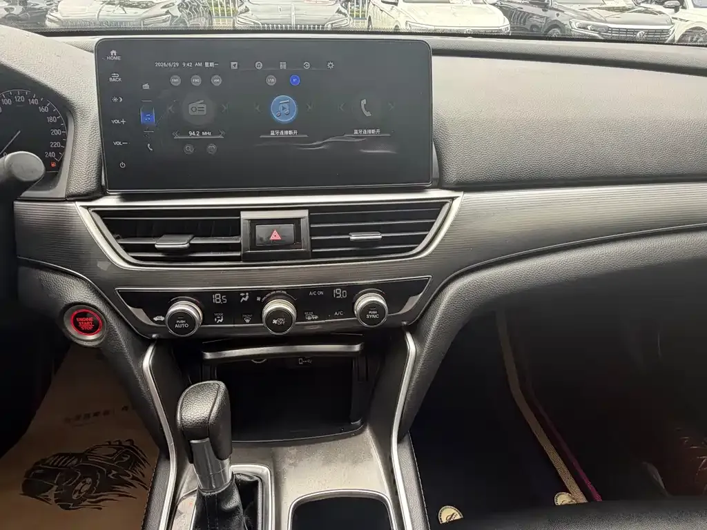 Honda Accord — фото 9