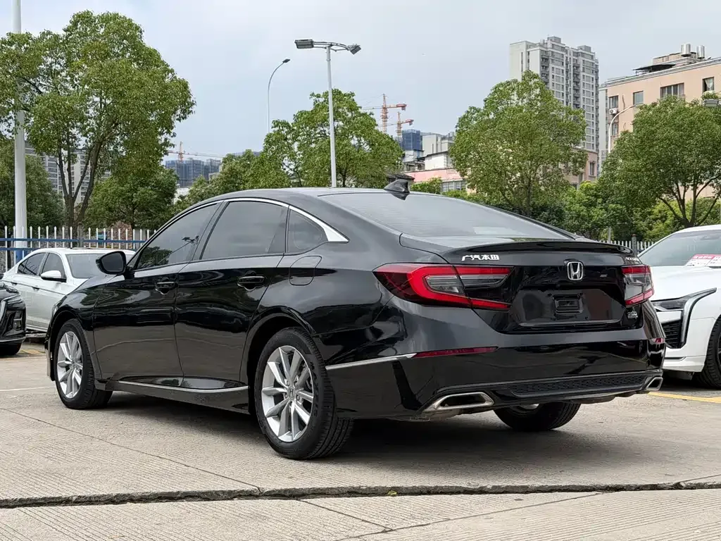 Honda Accord — фото 8