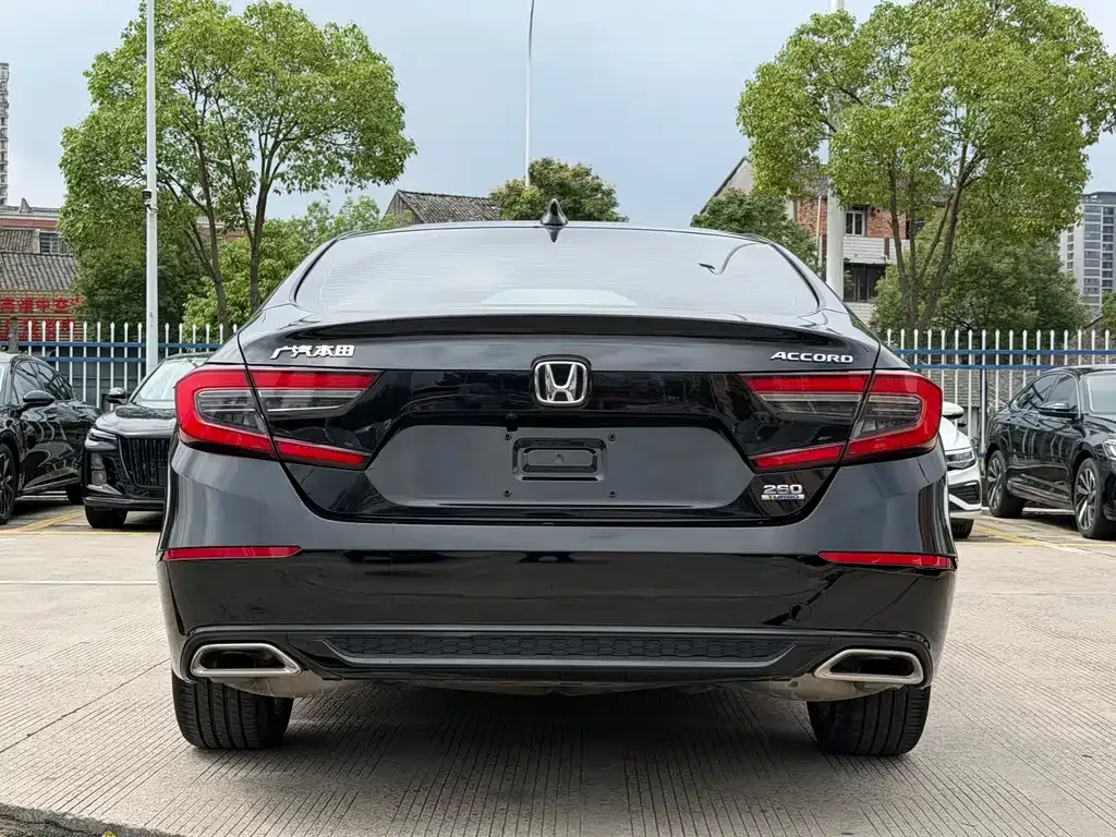 Honda Accord — фото 7