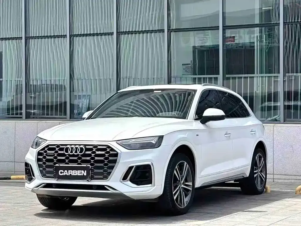 Audi Q5L — фото 1