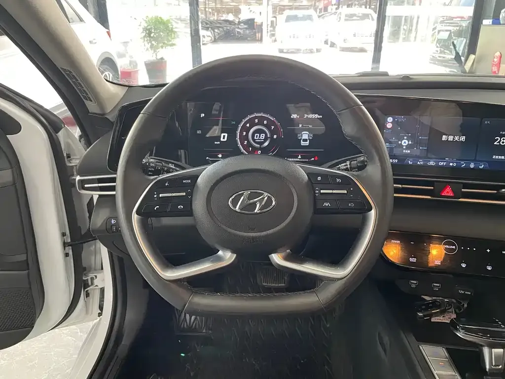 Hyundai Elantra — фото 2