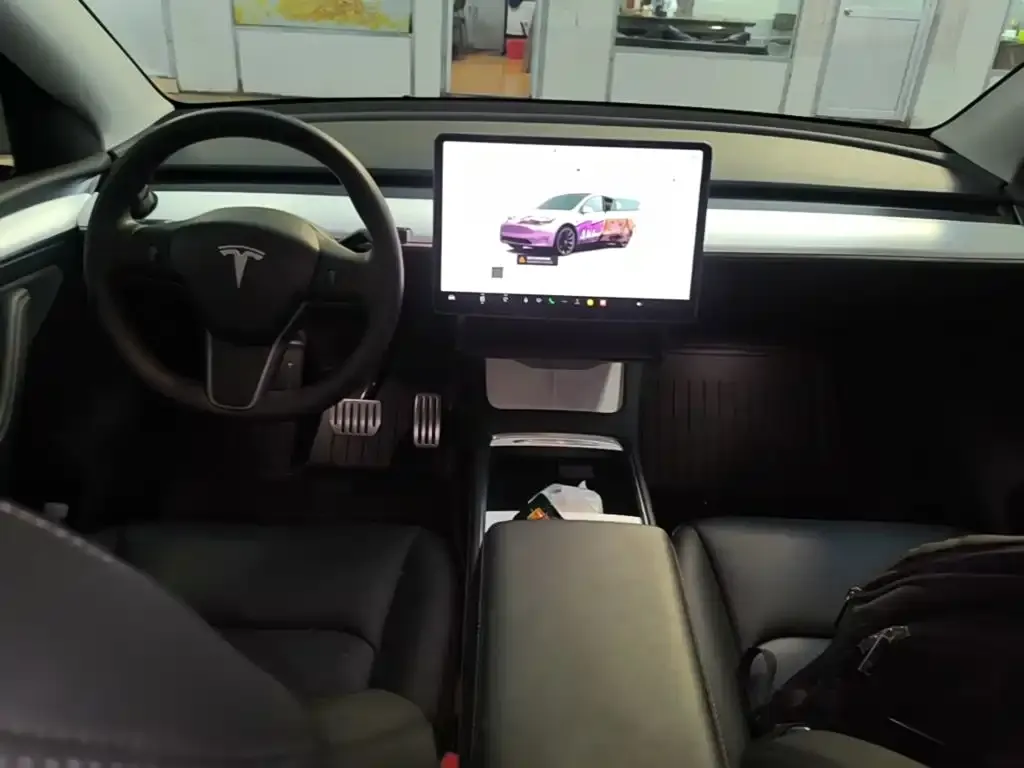 Tesla Model Y — фото 3
