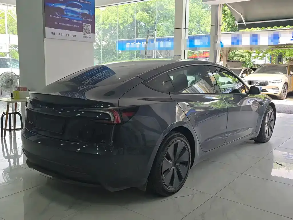 Tesla Model 3 — фото 7