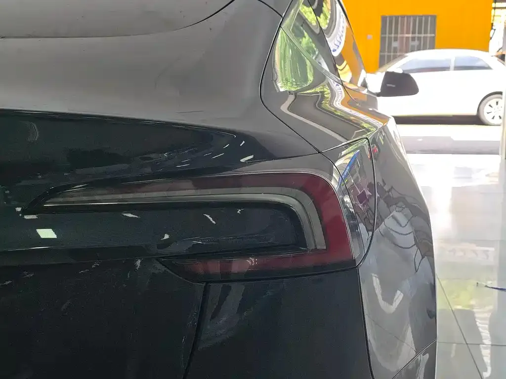 Tesla Model 3 — фото 5