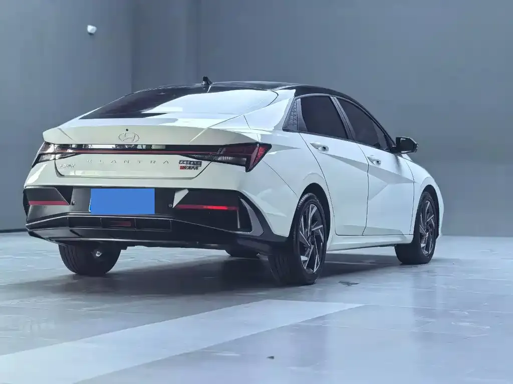 Hyundai Elantra — фото 4