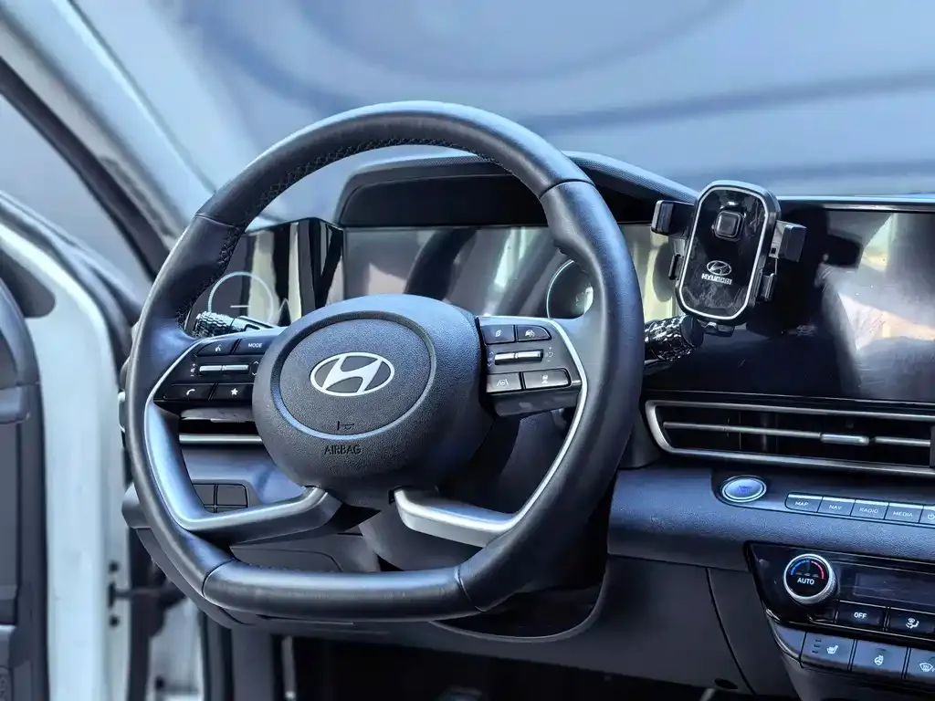 Hyundai Elantra — фото 9