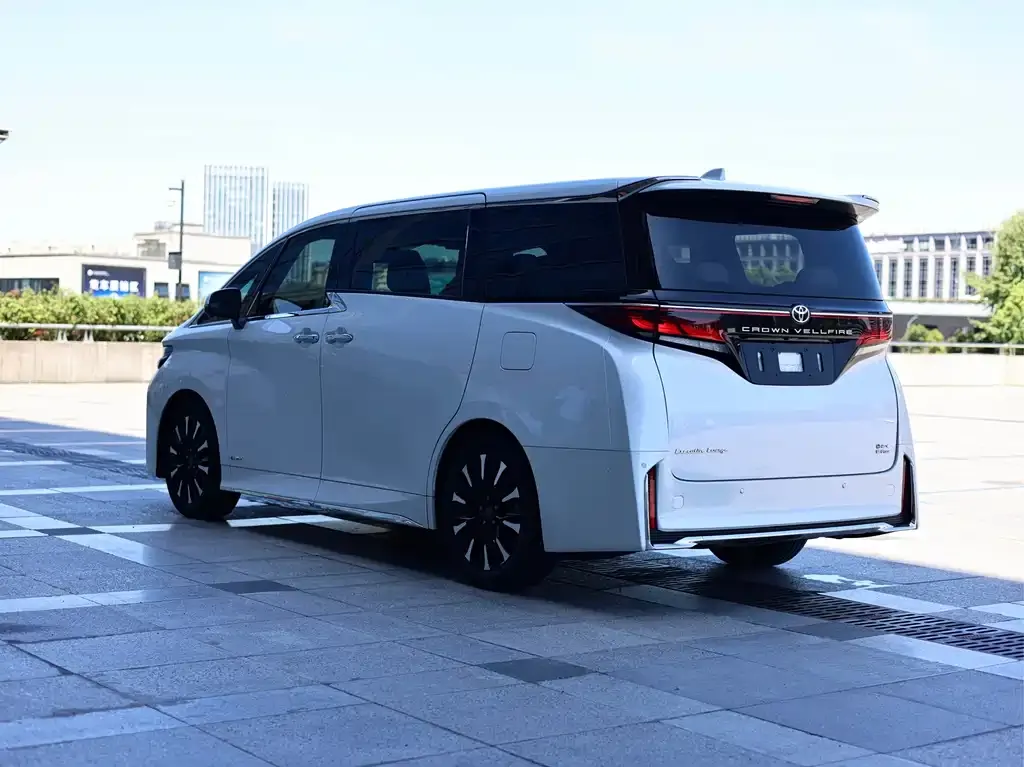 Toyota Vellfire — фото 10