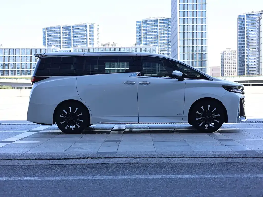 Toyota Vellfire — фото 5