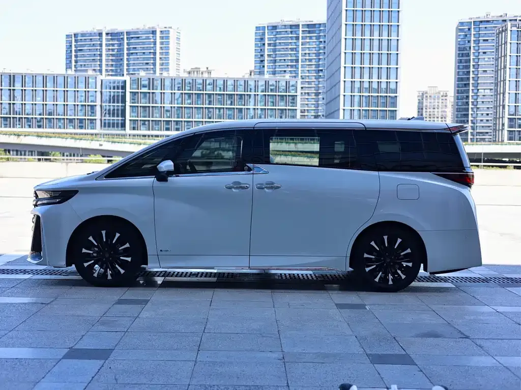 Toyota Vellfire — фото 8