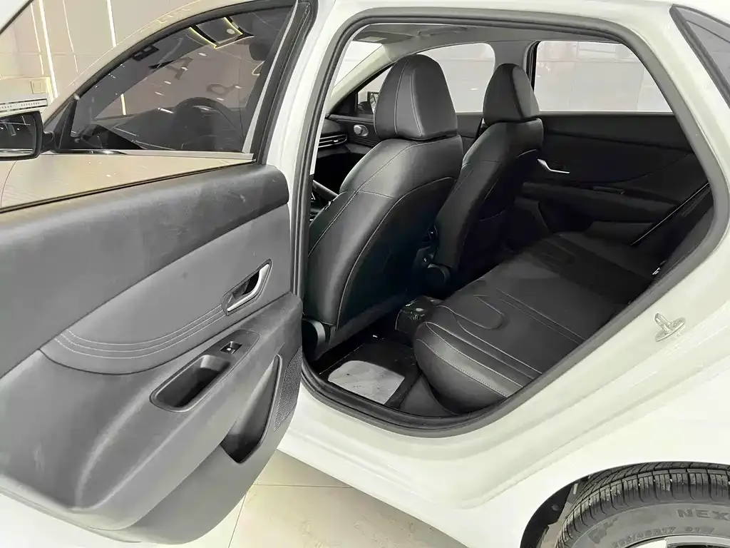 Hyundai Elantra — фото 6
