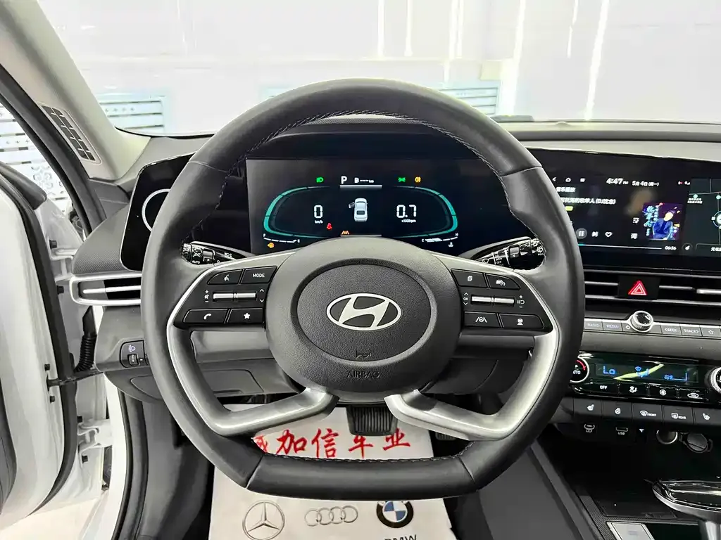 Hyundai Elantra — фото 4