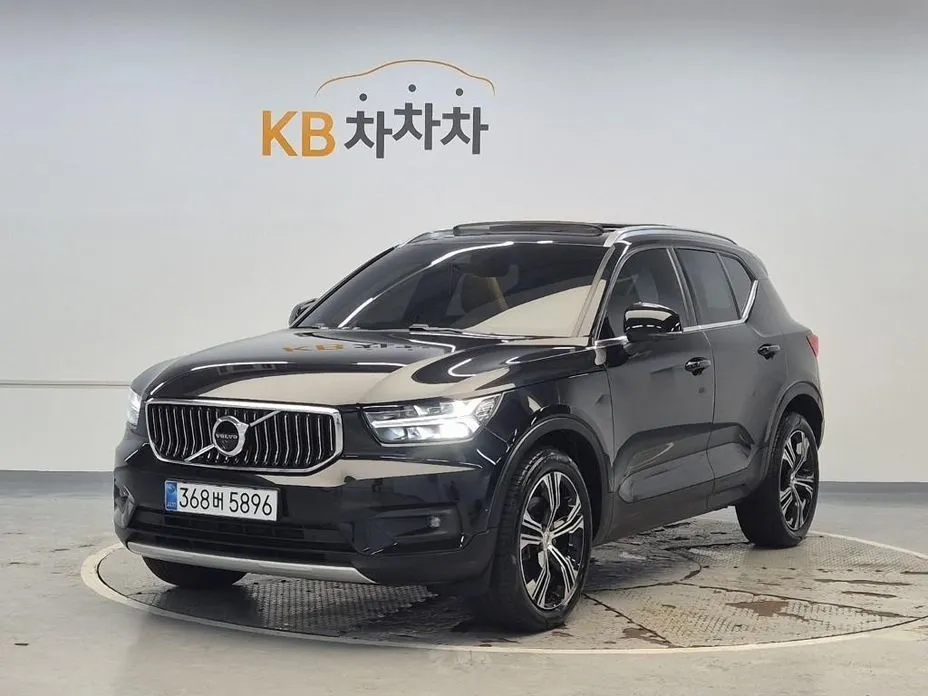 Volvo XC40 — фото 1