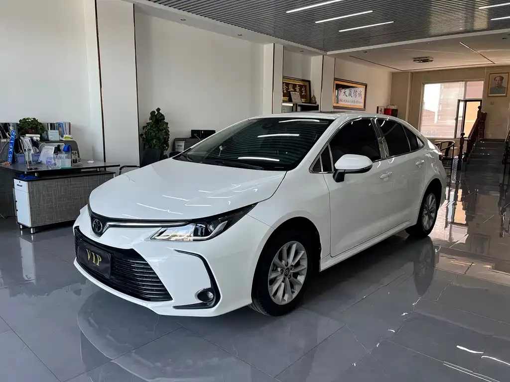 Toyota Corolla — фото 1