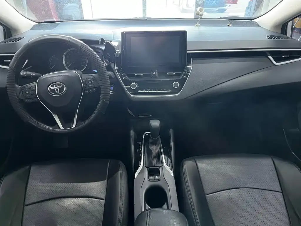 Toyota Corolla — фото 5