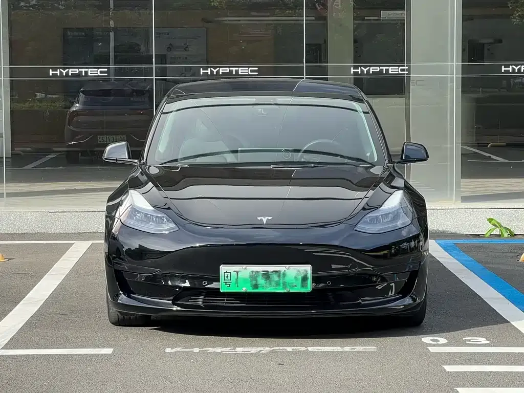Tesla Model 3 — фото 1