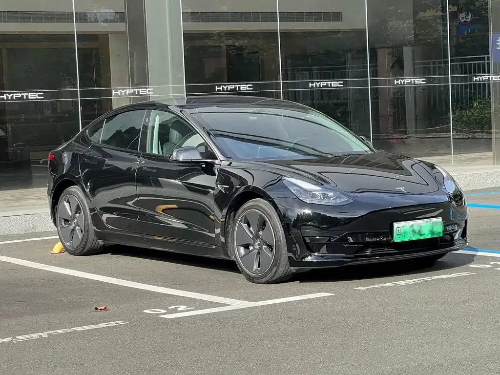 Tesla Model 3 — фото 9