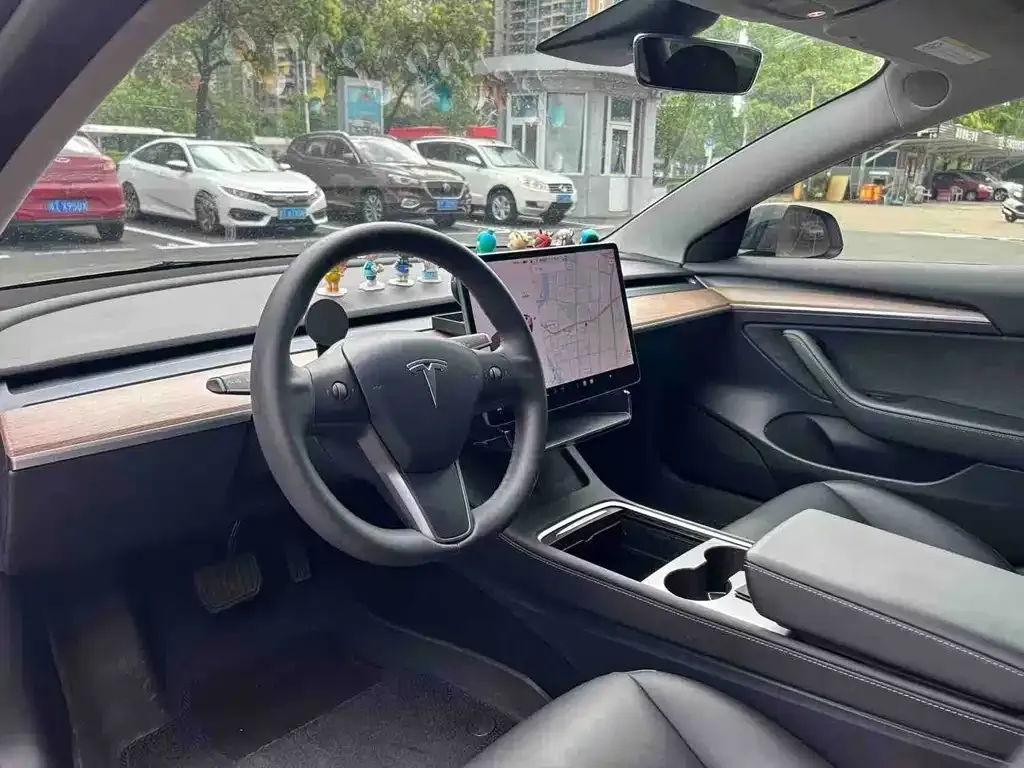Tesla Model 3 — фото 3