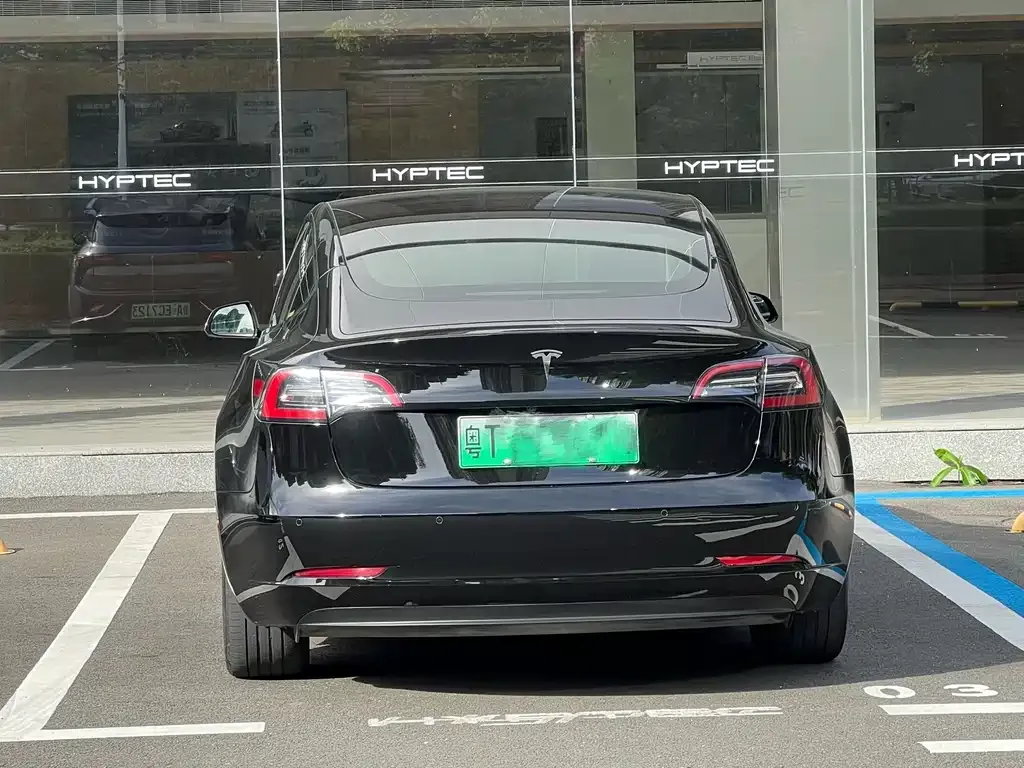 Tesla Model 3 — фото 5