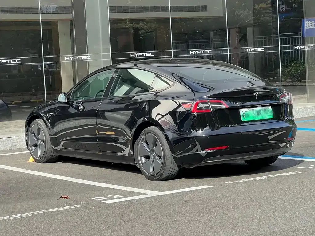 Tesla Model 3 — фото 8