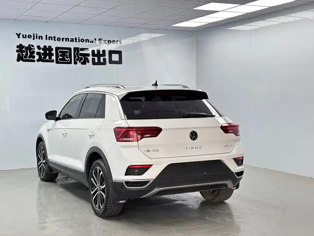 Volkswagen T-Roc — фото 10