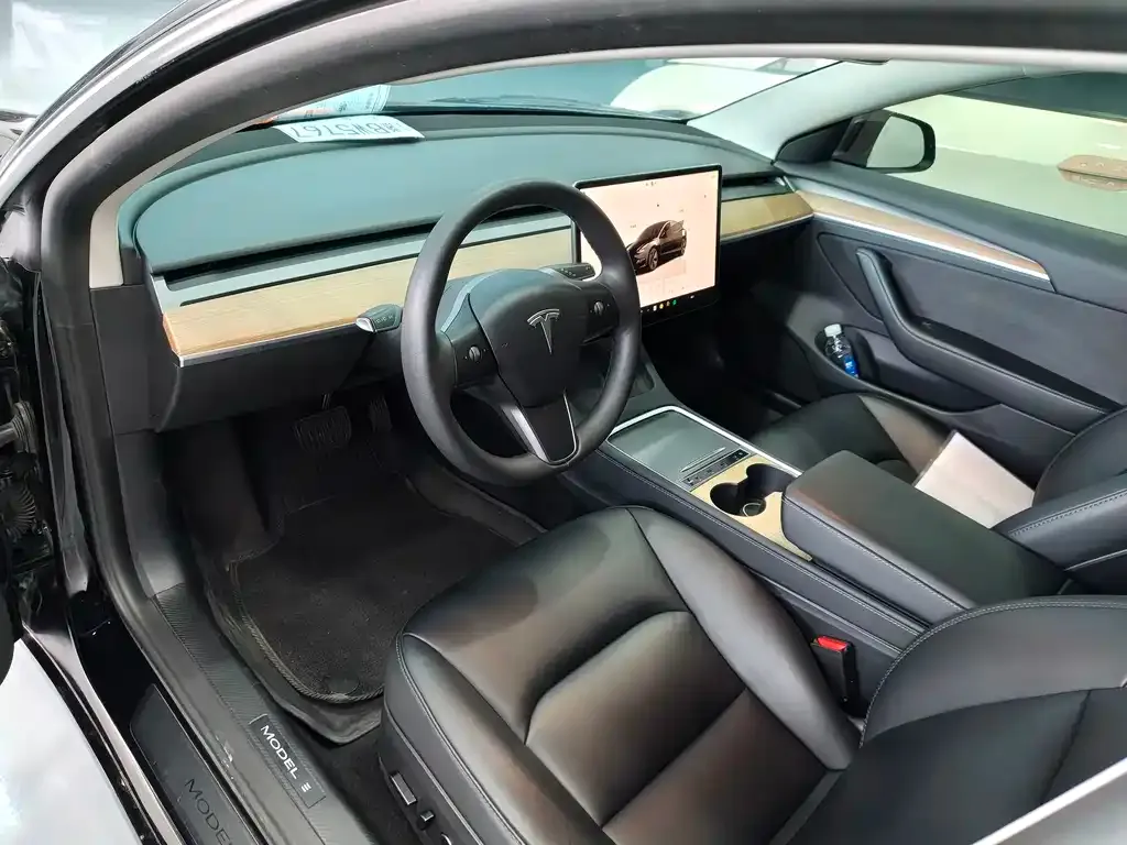 Tesla Model 3 — фото 4