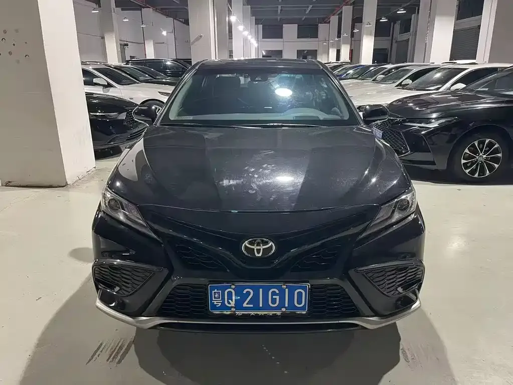 Toyota Camry — фото 5
