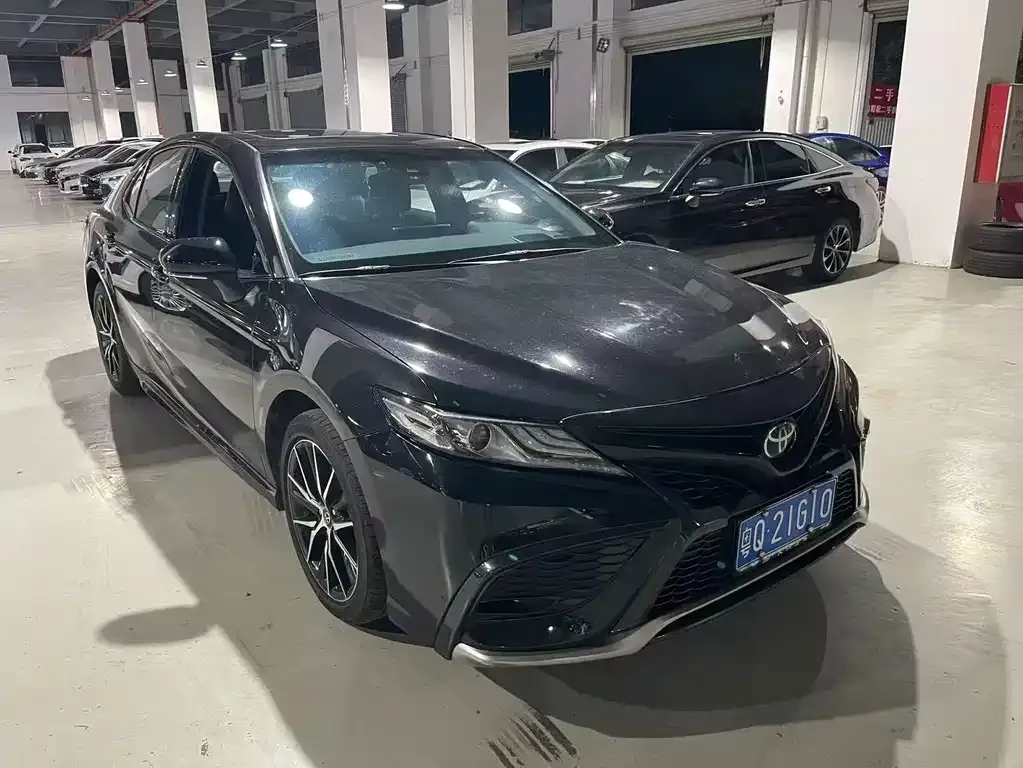 Toyota Camry — фото 4