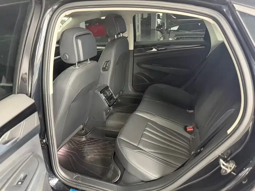 Volkswagen Passat — фото 3
