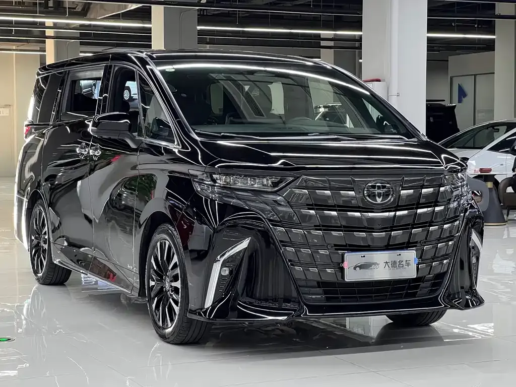 Toyota Alphard — фото 2