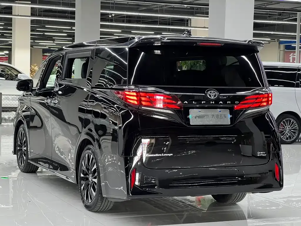 Toyota Alphard — фото 3