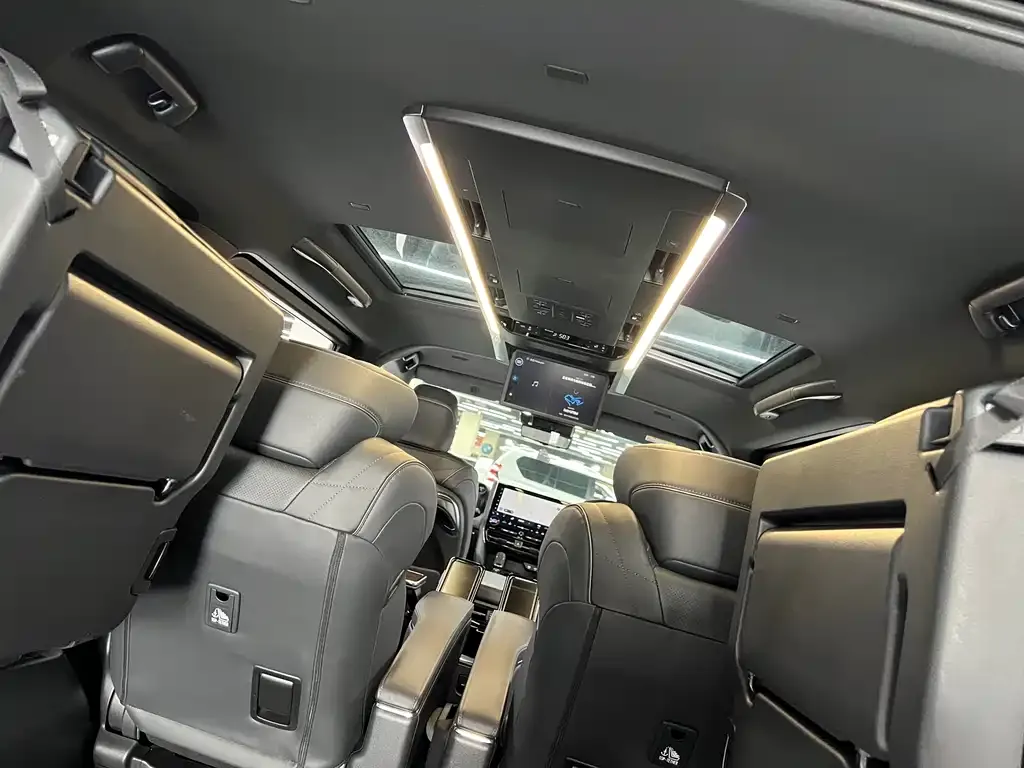 Toyota Alphard — фото 4