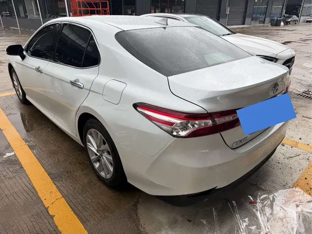 Toyota Camry — фото 4