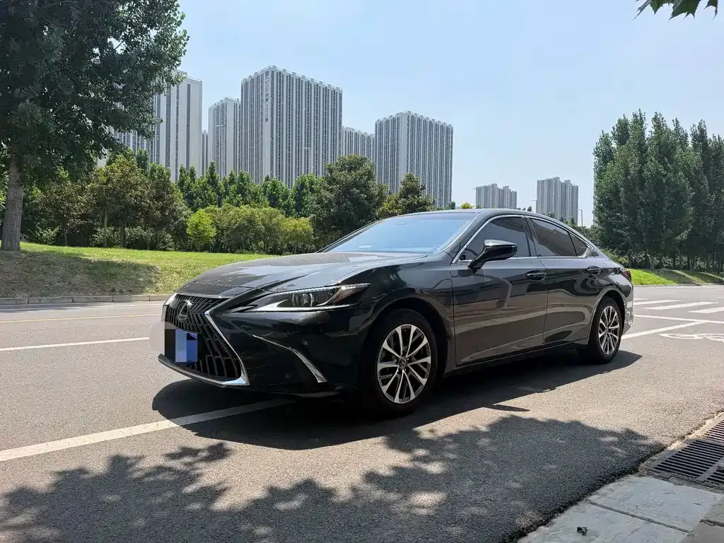 Lexus ES — фото 1