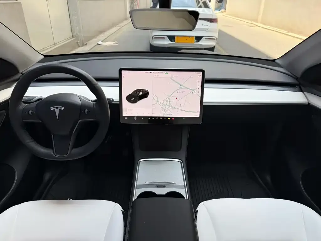 Tesla Model Y — фото 5