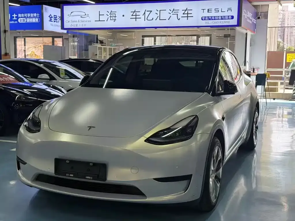 Tesla Model Y — фото 1