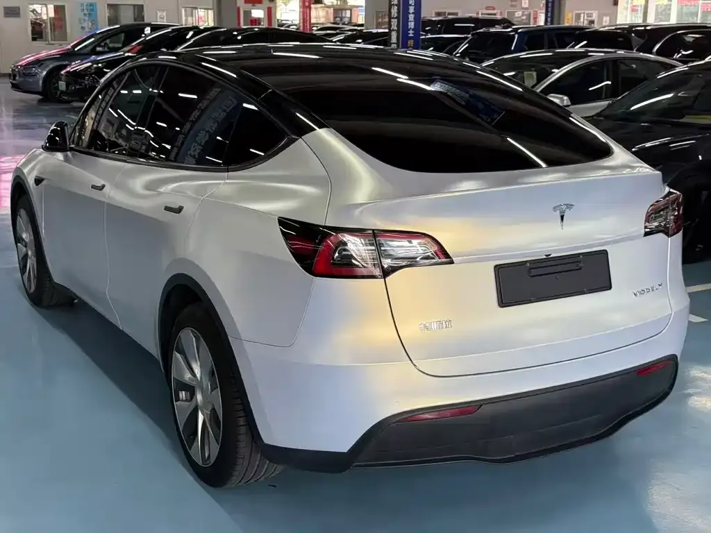 Tesla Model Y — фото 7