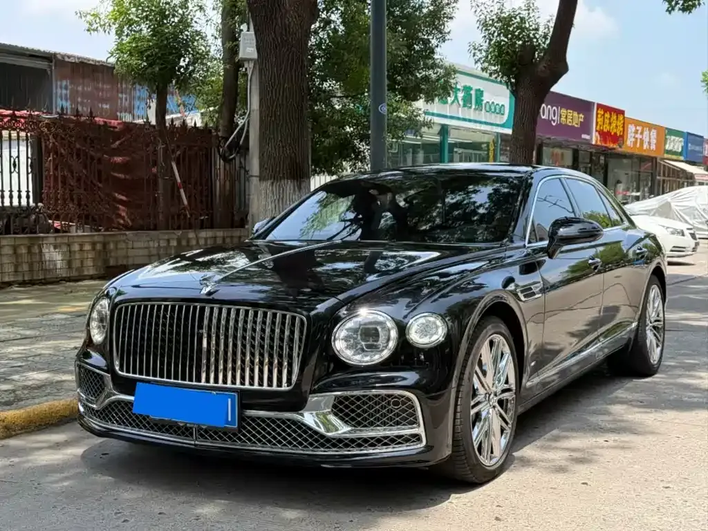 Bentley Flying Spur — фото 1