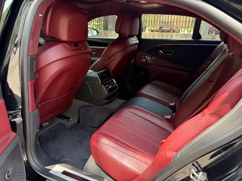Bentley Flying Spur — фото 3