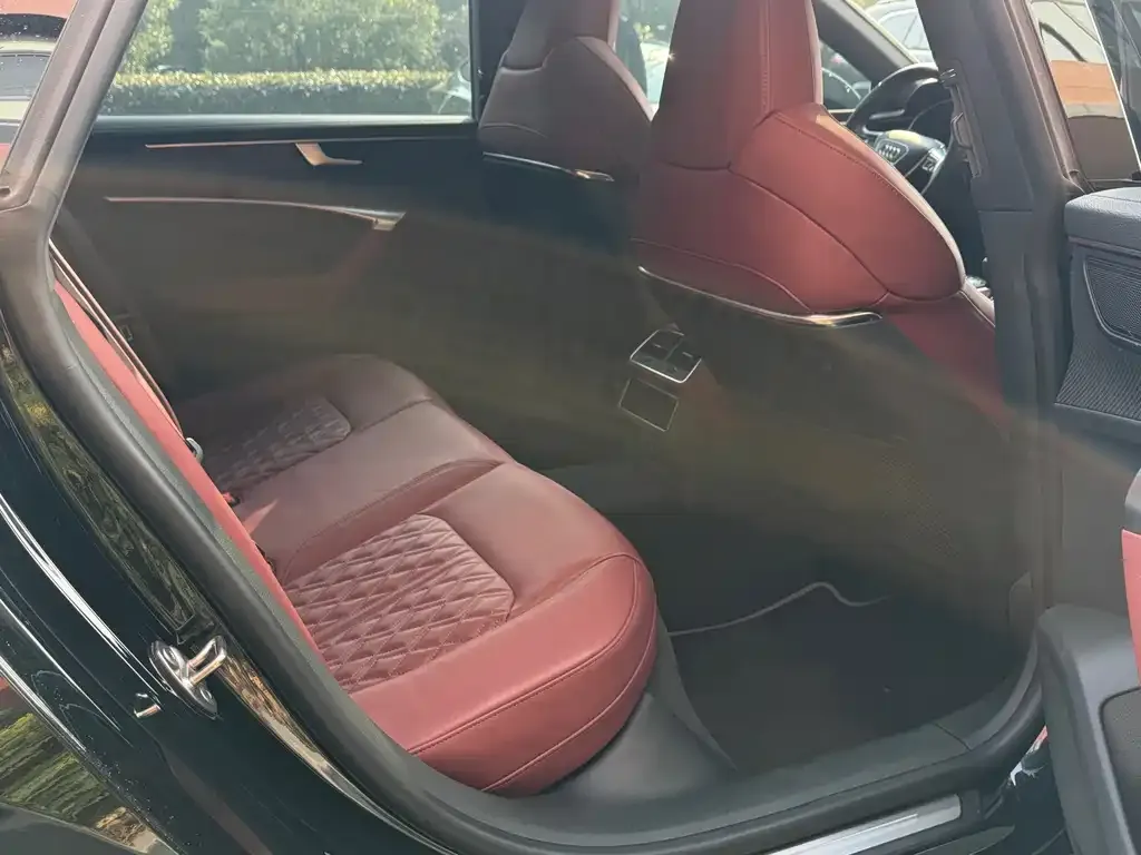Audi A7L 2024 из CN, фото 3
